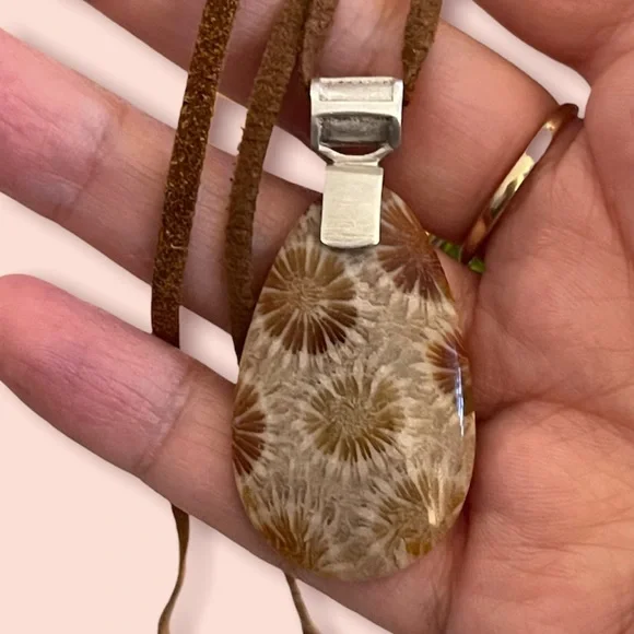 Fossilized coral sterling silver tan suede pendant necklace - Picture 2 of 10